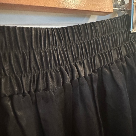 Express Satiny High Waisted Pants. - Picture 5 of 6